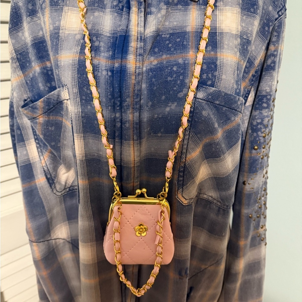 MINI KISS LOCK Pink Quilted handle chain gold tone or crossbody chain! 💓 - Picture 4 of 6